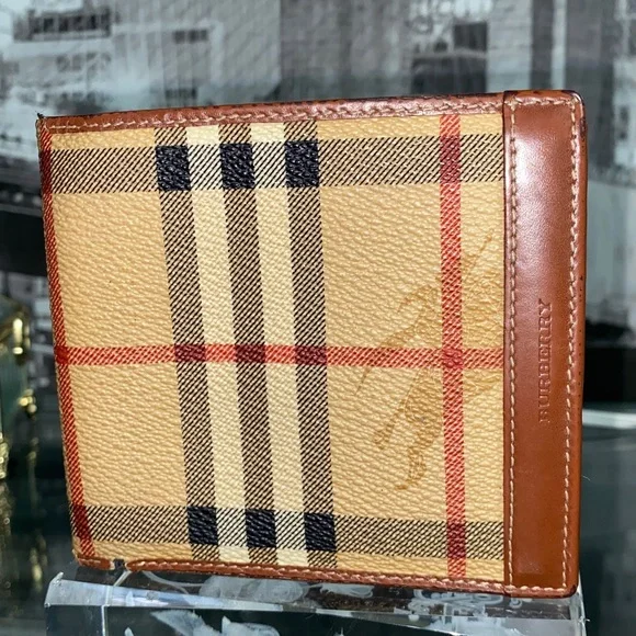 Authentic Classic Burberry Bifold Wallet - Picture 3 of 15
